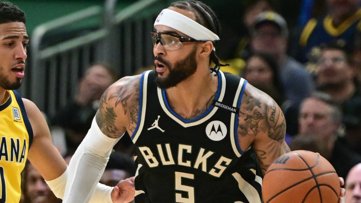 Gary Trent Jr., disputando un partido con Milwaukee Bucks.