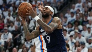 Nickel Alexander-Walker, disputando un partido de playoffs con Minnesota Timberwolves.