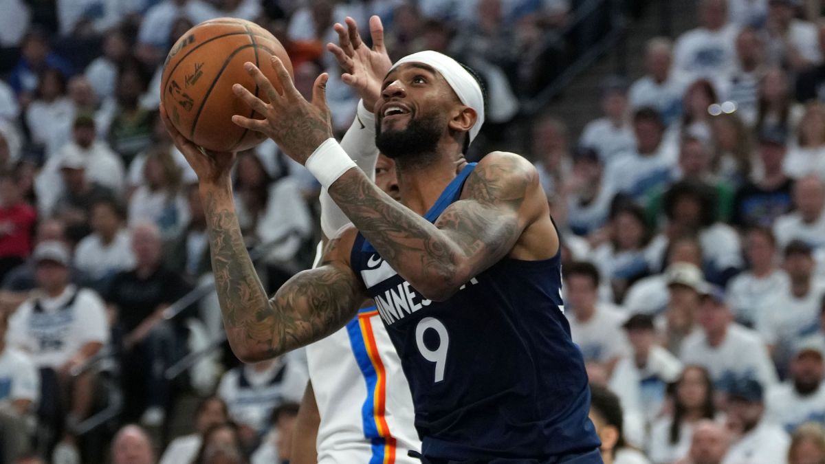 Nickel Alexander-Walker, disputando un partido de playoffs con Minnesota Timberwolves.