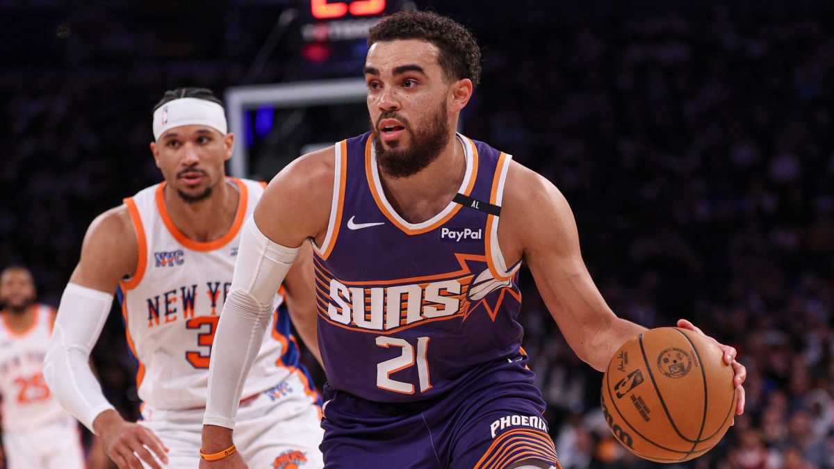 Tyus Jones, disputando un partido con los Phoenix Suns.