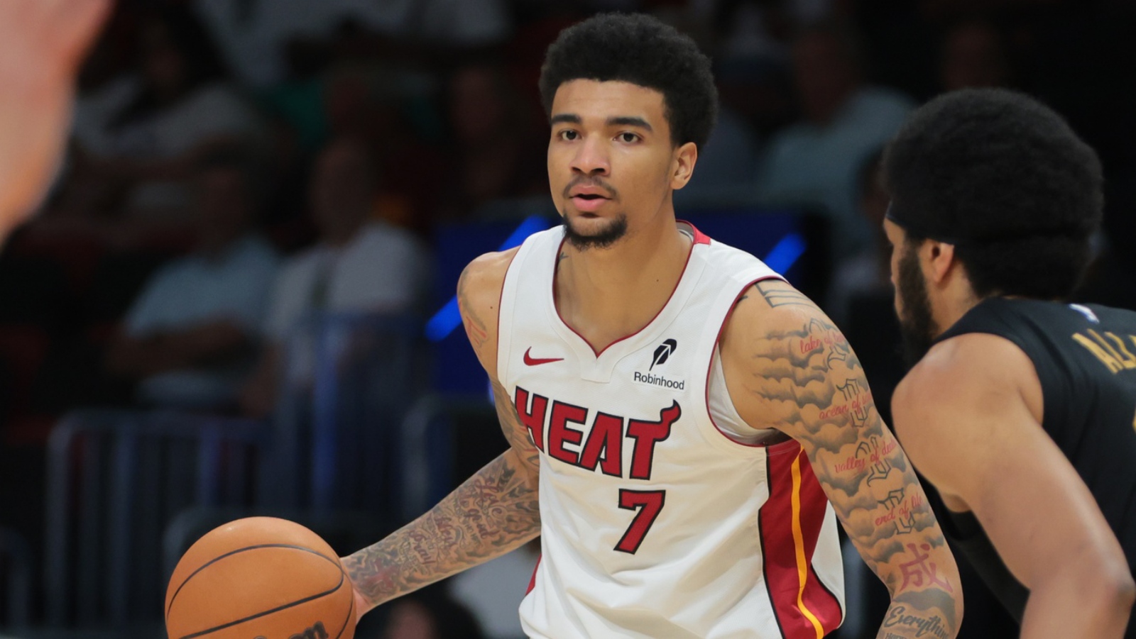 Kel'el Ware, disputando un partido con los Miami Heat.