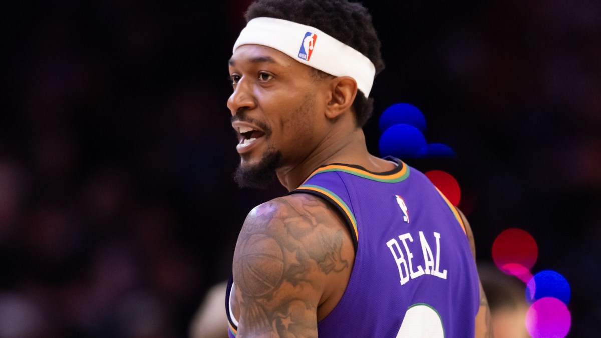 Bradley Beal, disputando un partido con los Phoenix Suns.