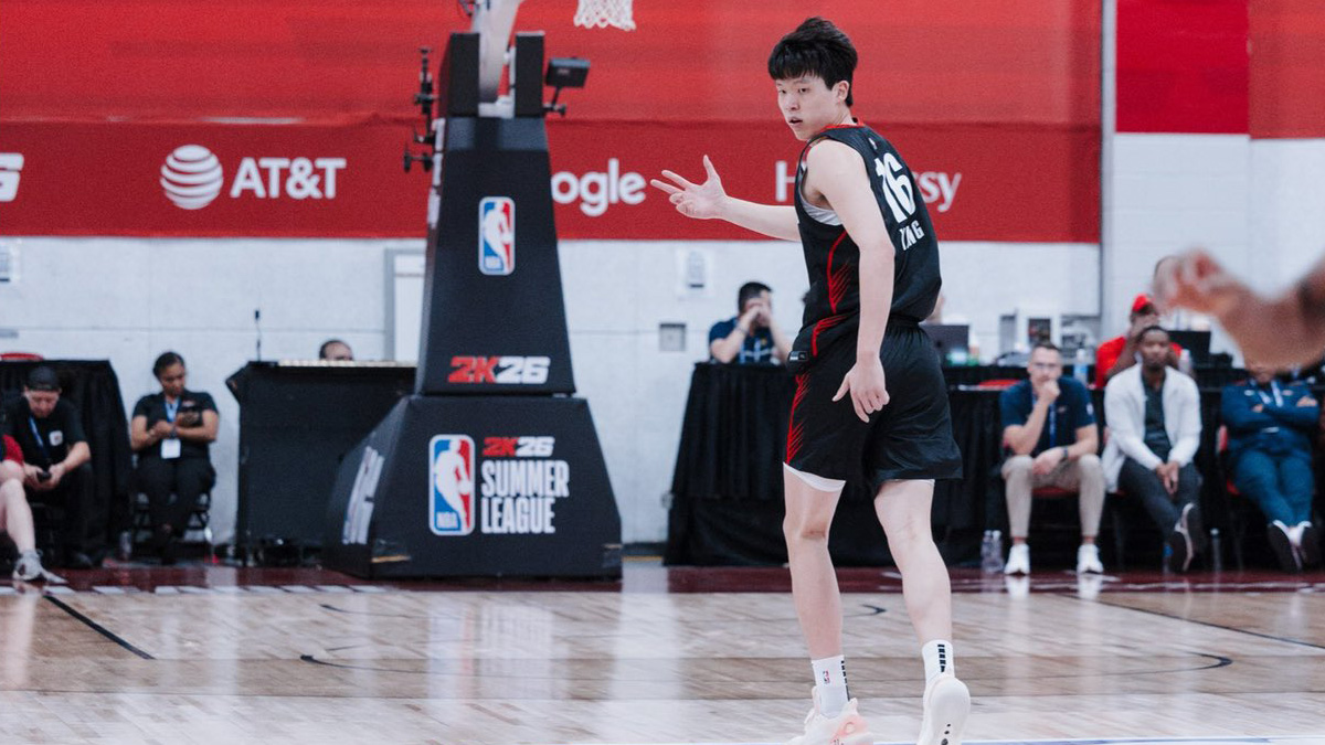 Yang Hansen tras anotar un triple