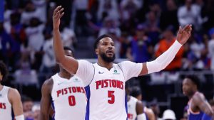 Malik Beasley celebra un triple con los Detroit Pistons.