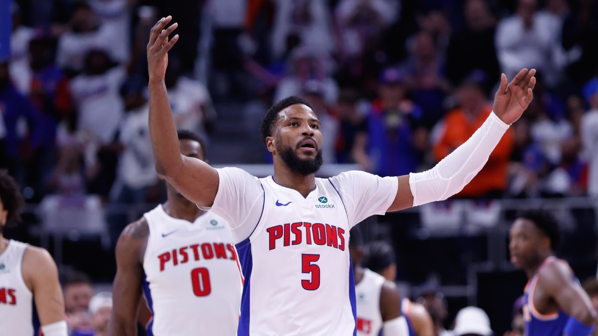 Malik Beasley celebra un triple con los Detroit Pistons.