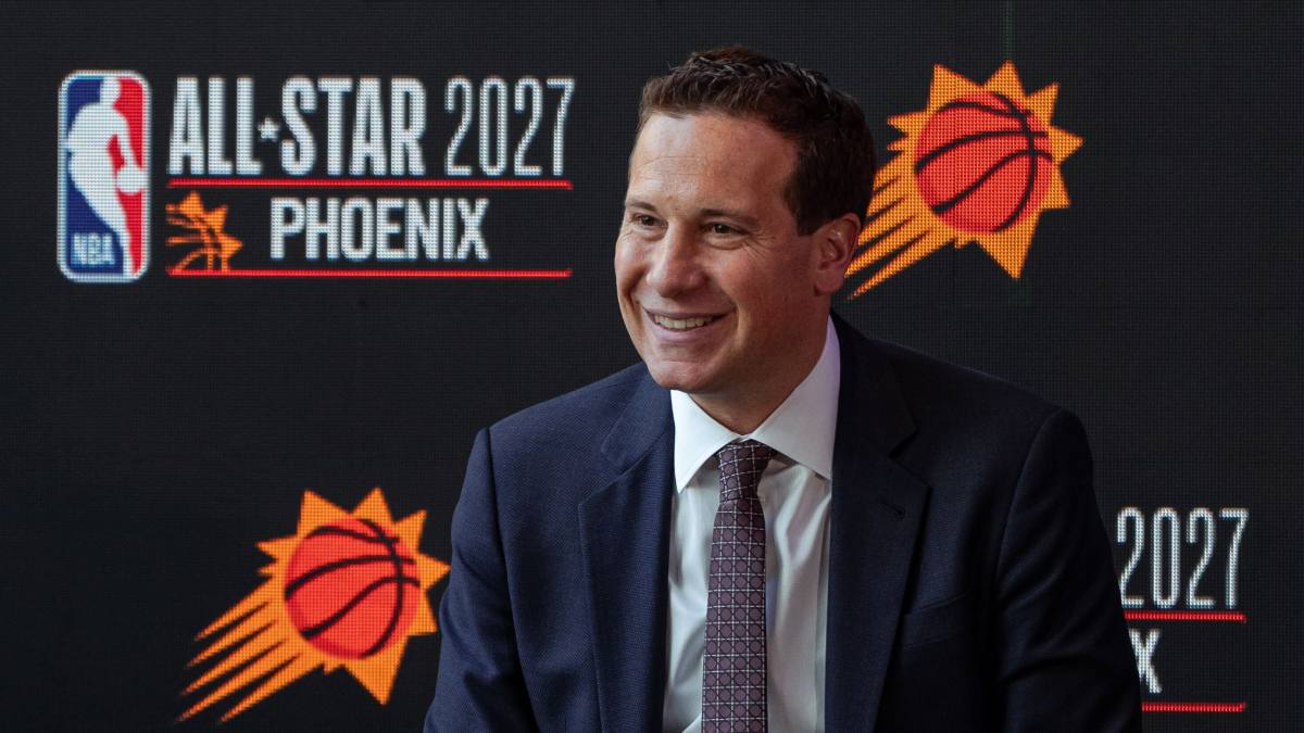 Mat Ishbiah durante un evento con los Phoenix Suns.