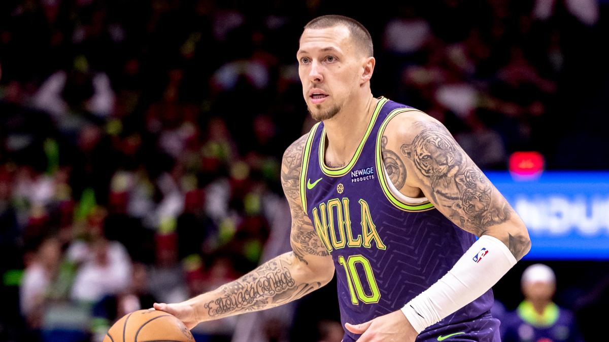 Daniel Theis jugando con los New Orleans Pelicans.