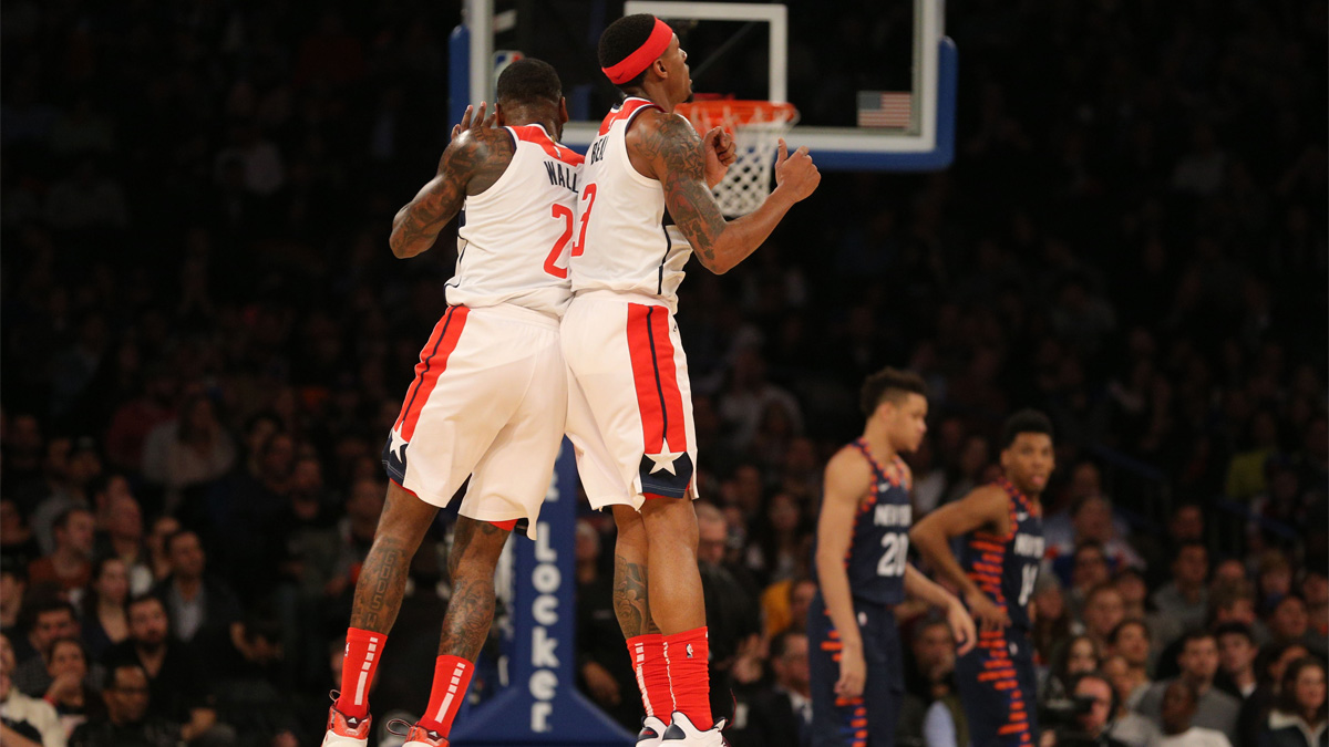 Bradley Beal celebra con John Wall
