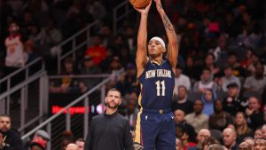 Brandon Boston Jr. lanza un triple