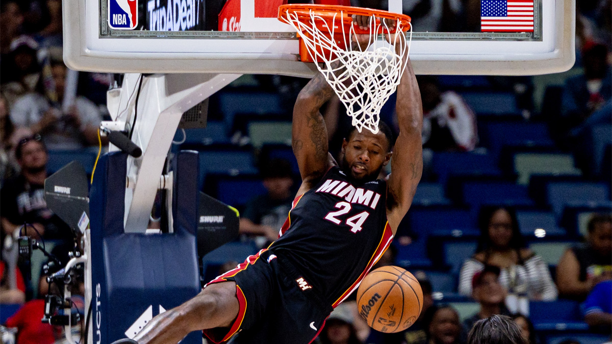 Haywood Highsmith finaliza un mate para los Heat
