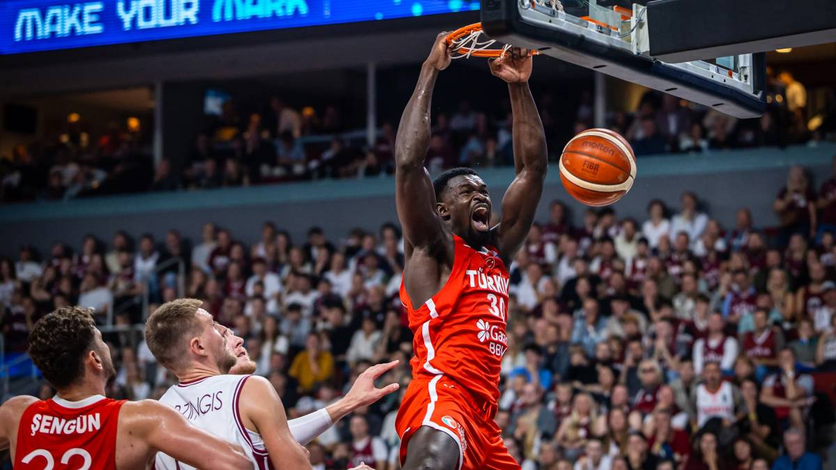 Imagen del partido del Eurobasket 2025 entre Letonia y Turquía.