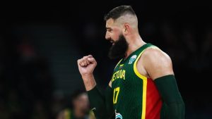 Valanciunas celebra una canasta de Lituania
