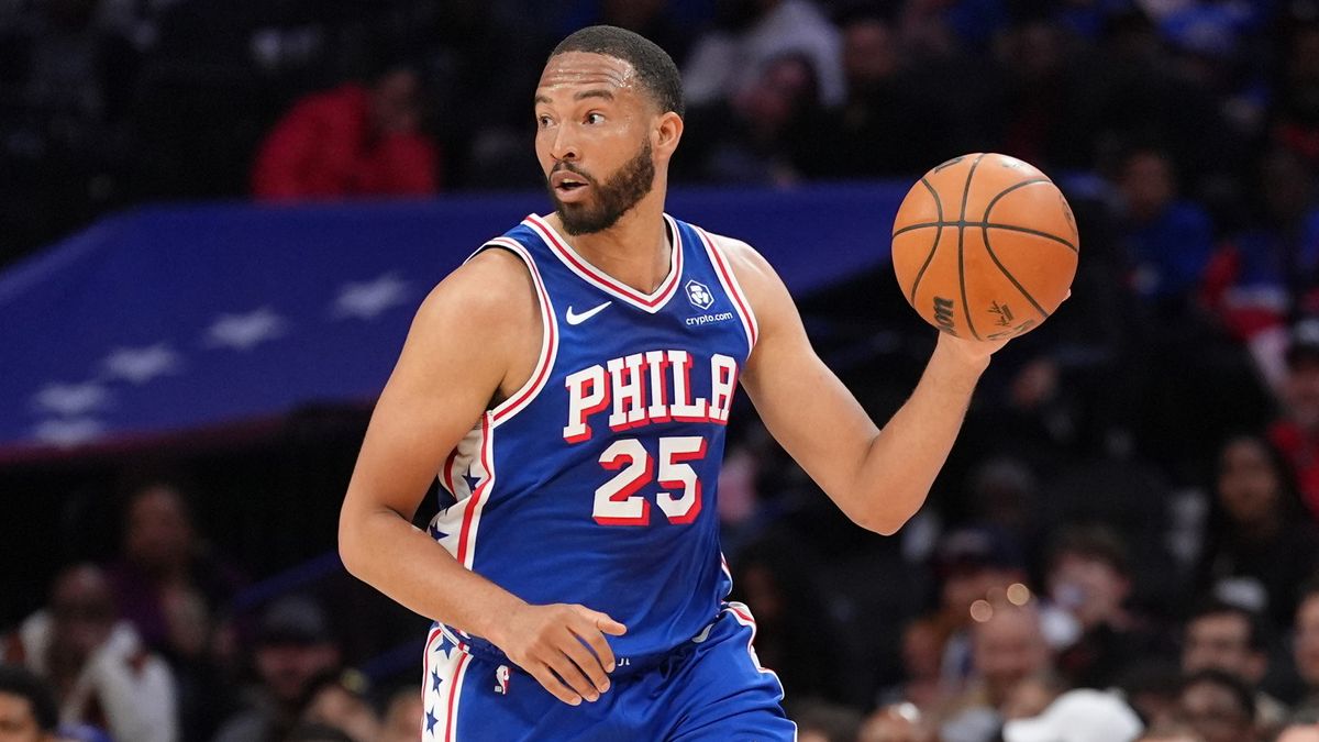 Isaiah Mobley, disputando un partido con los Philadelphia 76ers.