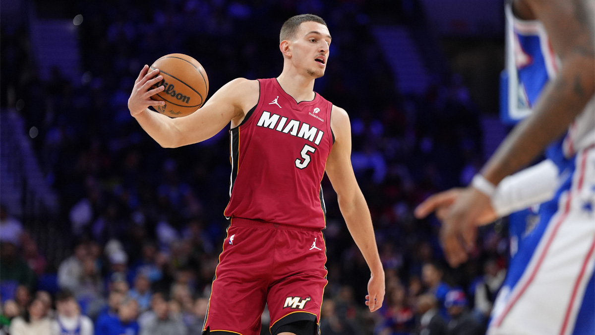 Nikola Jovic durante un partido con los Heat