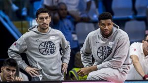 Giannis Antetokounmpo se perdió el partido ante Bosnia por lesión.