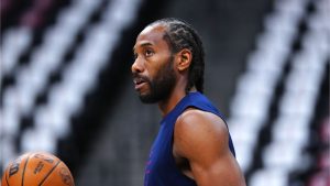 Kawhi Leonard durante un calentamiento con los Clippers.