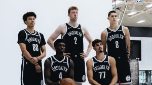 Los rookies de los Nets posan en el Media Day NBA.