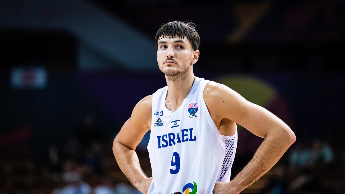 Roman Sorkin durante el Eurobasket 2025.