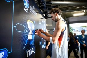 franz-Wagner-pegando-el-iman-de-alemania-como-finalista-del-Eurobasket