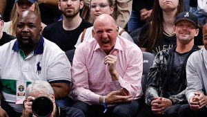 Steve Ballmer gritando desde la grada.