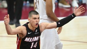 Tyler Herro durante un partido de playoffs con los Miami Heat.