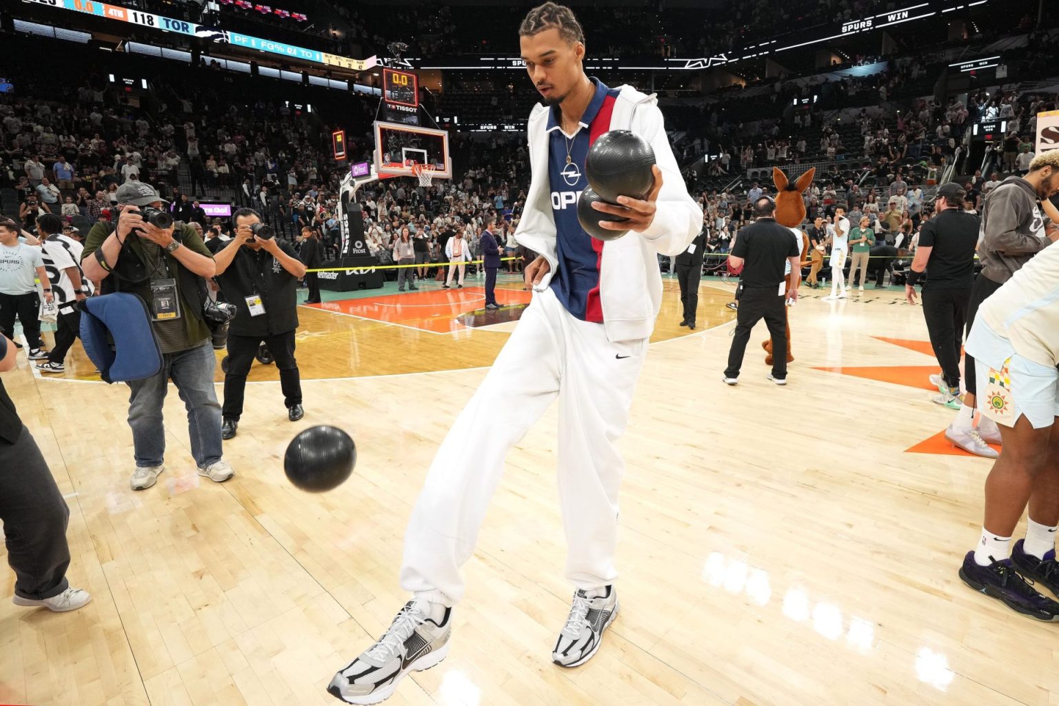 Latest news, rumors, and signings from the San Antonio Spurs