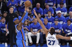 Rudy-Gobert-punteando-el-tiro-de-Shai-Gilgeous-Alexander