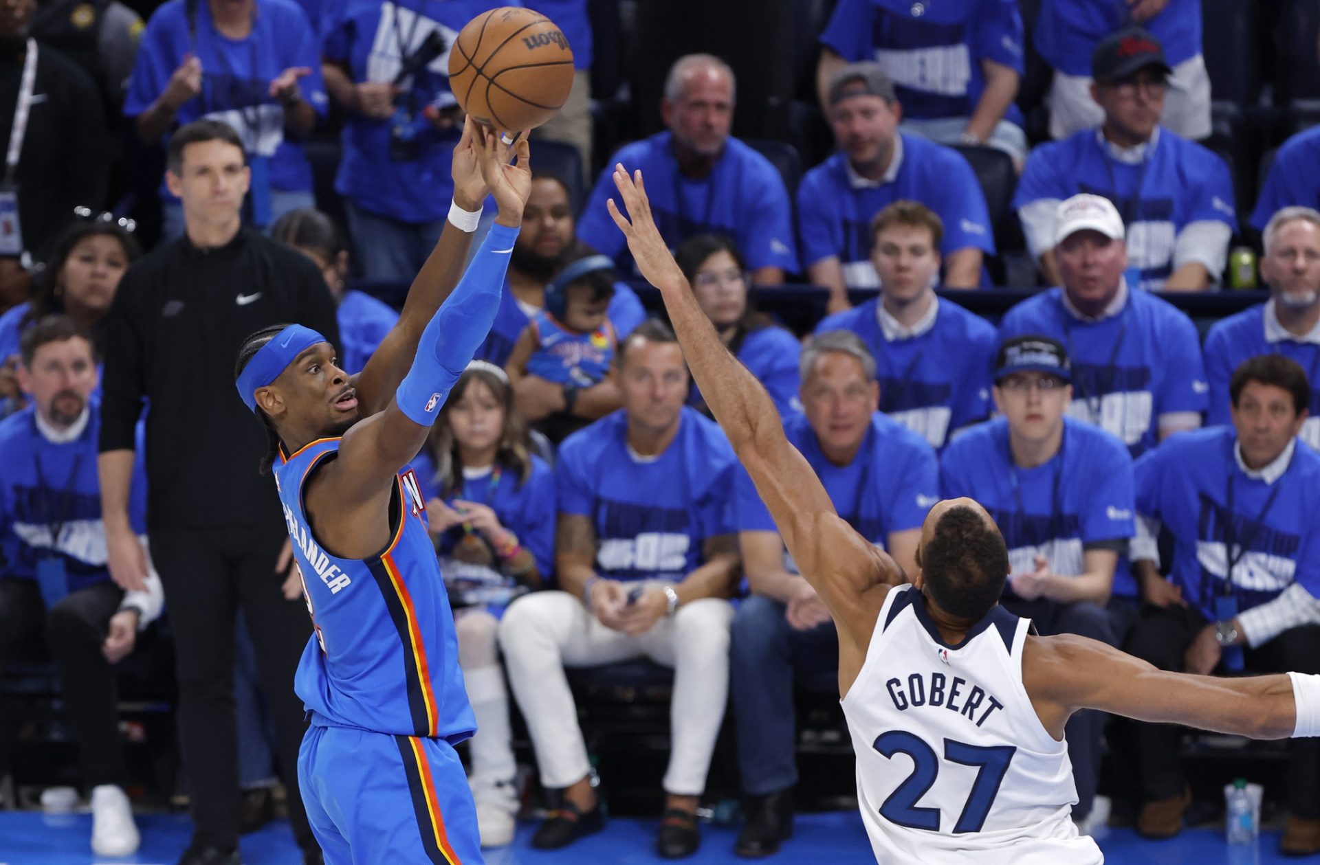 Rudy-Gobert-punteando-el-tiro-de-Shai-Gilgeous-Alexander