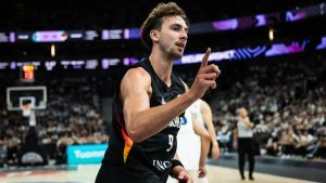 Franz Wagner celebra una canasta para Alemania