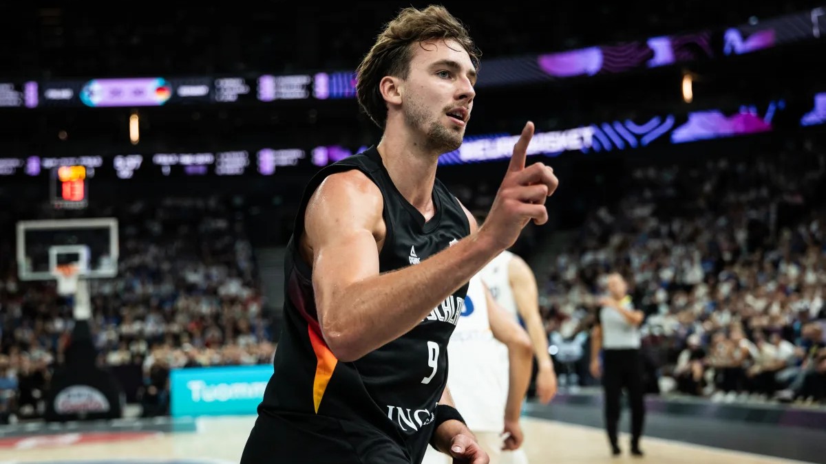 Franz Wagner celebra una canasta para Alemania
