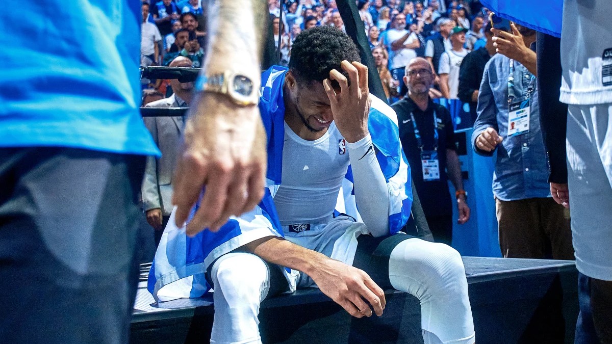 Giannis celebra entre lágrimas el tercer puesto