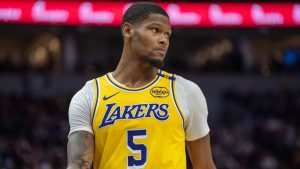 Cam Reddish, disputando un partido con Los Angeles Lakers.