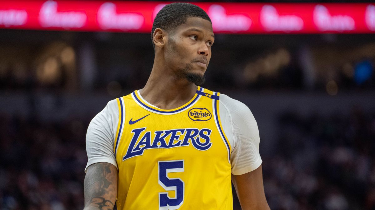 Cam Reddish, disputando un partido con Los Angeles Lakers.