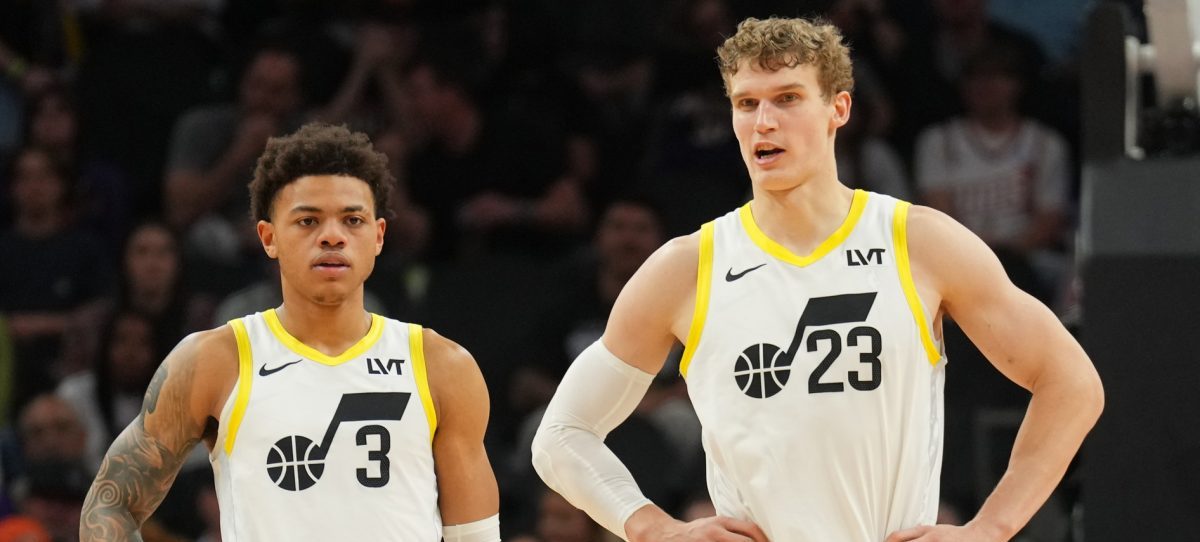 Lauri Markkanen, junto a Keyonte George durante un partido de los Utah Jazz.