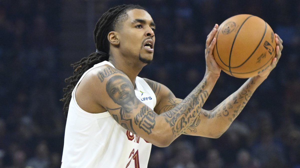 Emoni Bates, disputando un partido con los Cleveland Cavaliers.