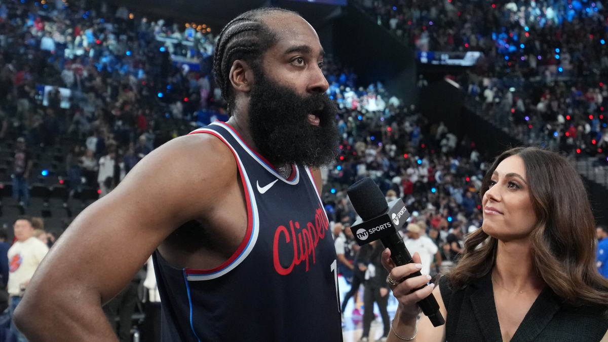 James Harden, hablando tras un partido de playoffs con Los Angeles Clippers.