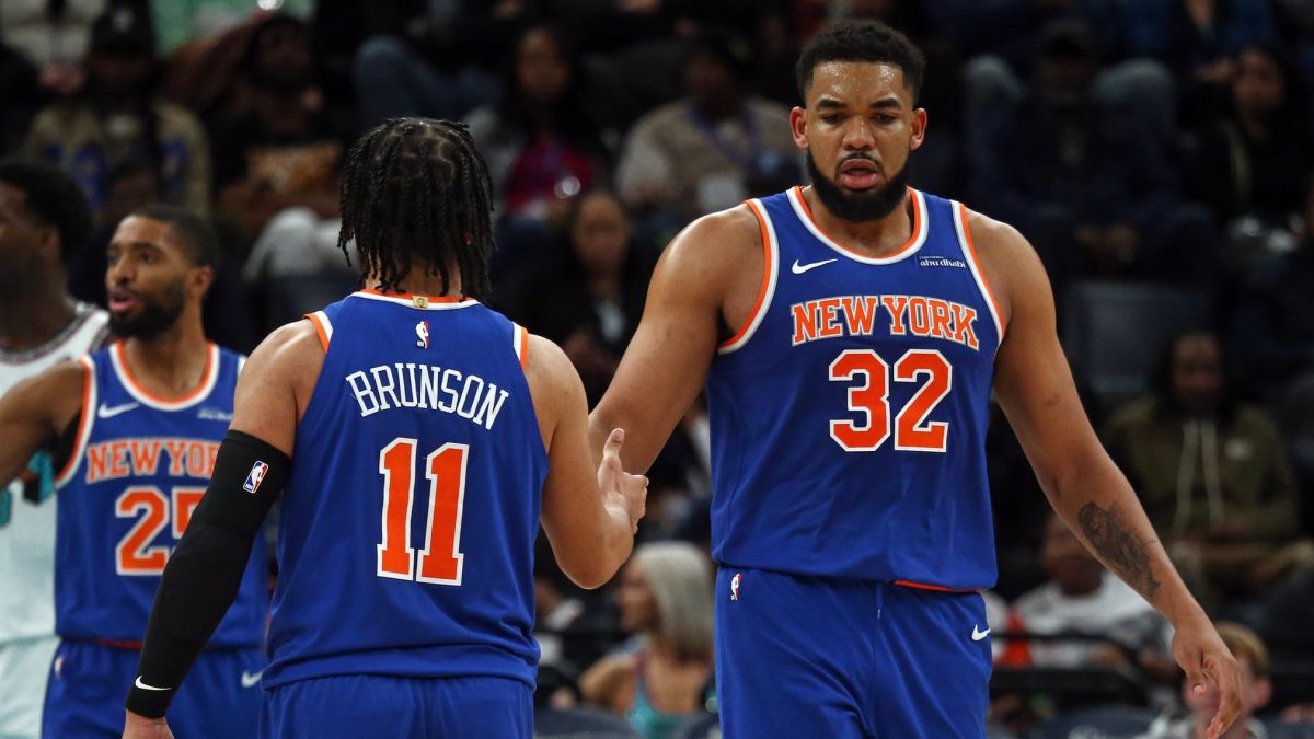Jalen Brunson, durante un partido de los Knicks junto a Karl-Anthony Towns.