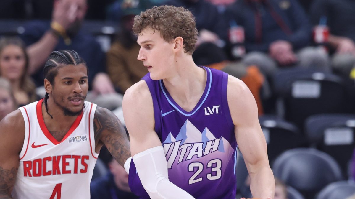 Lauri Markkanen, disputando un partido con los Utah Jazz.