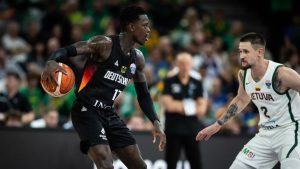 Dennis Schröder en el partido ante Lituania