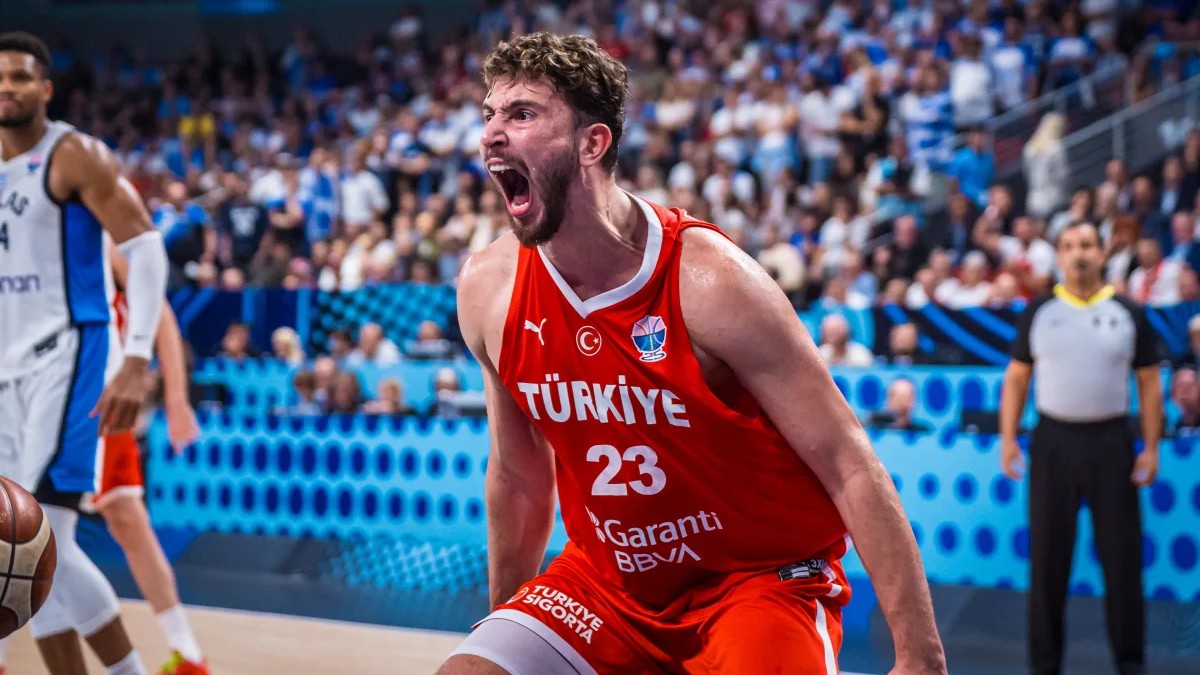 Sengun celebra una canasta de Turquía