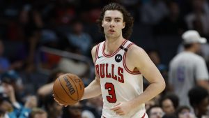 Josh Giddey, disputando un partido con los Chicago Bulls.