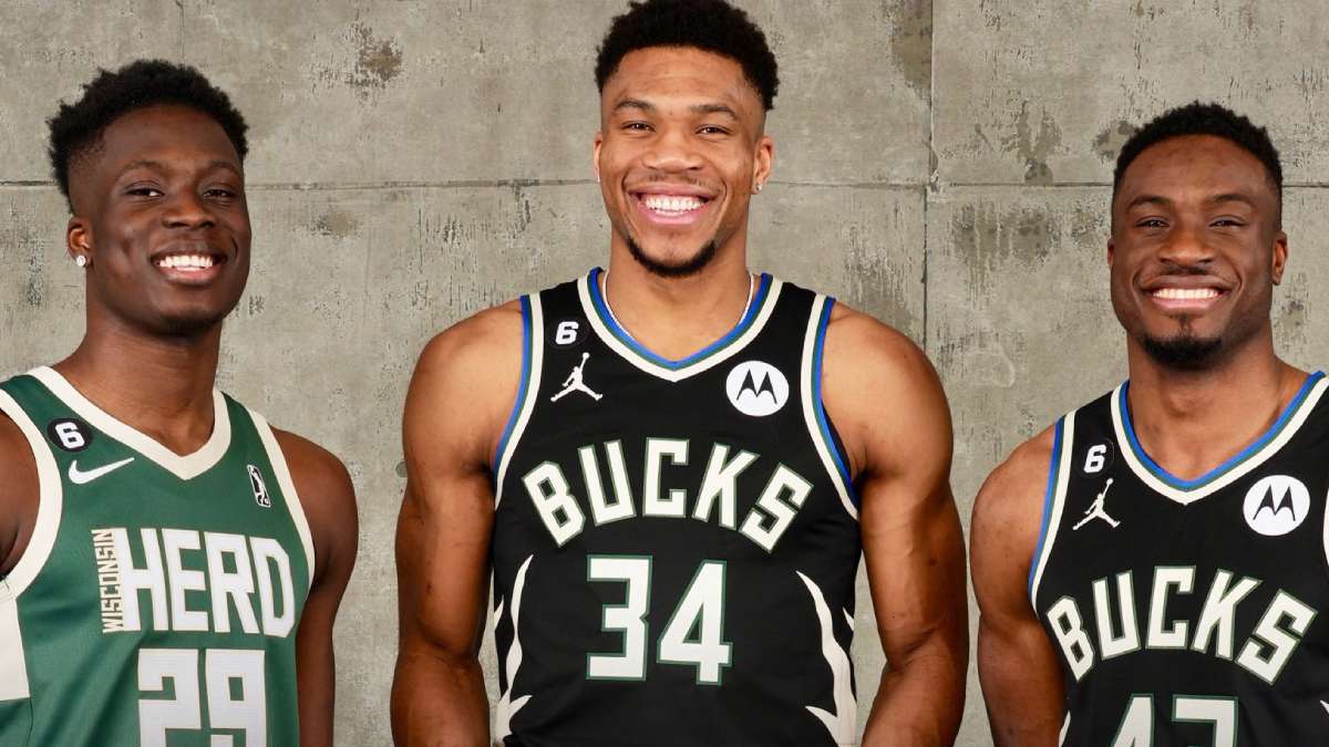 Alex, Giannis y Thanasis Antetokounmpo.