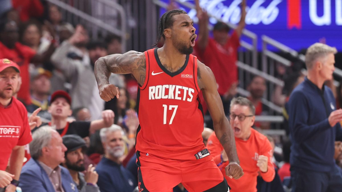 Tari Eason celebra una acción con los Houston Rockets.
