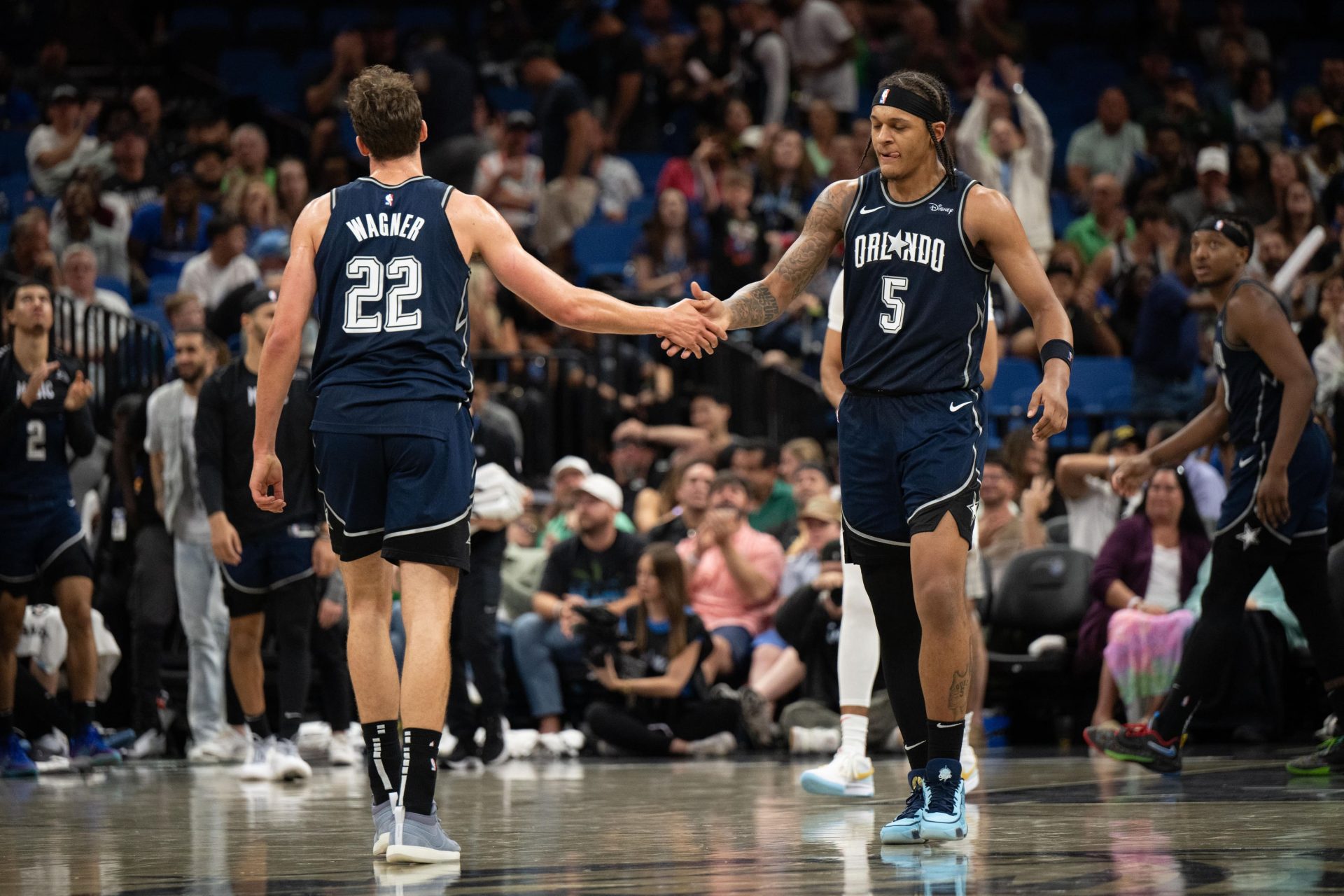 Paolo-Banchero-y-Franz-Wanger-con-los-Orlando-Magic
