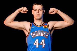 Nikola-Topic-en-el-media-day-de-los-Thunder