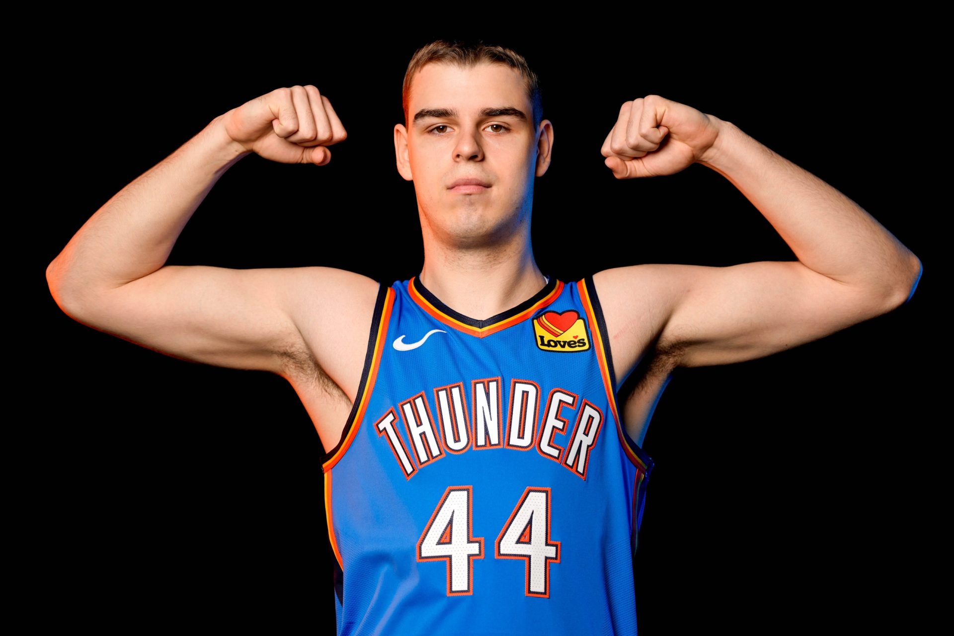 Nikola-Topic-en-el-media-day-de-los-Thunder