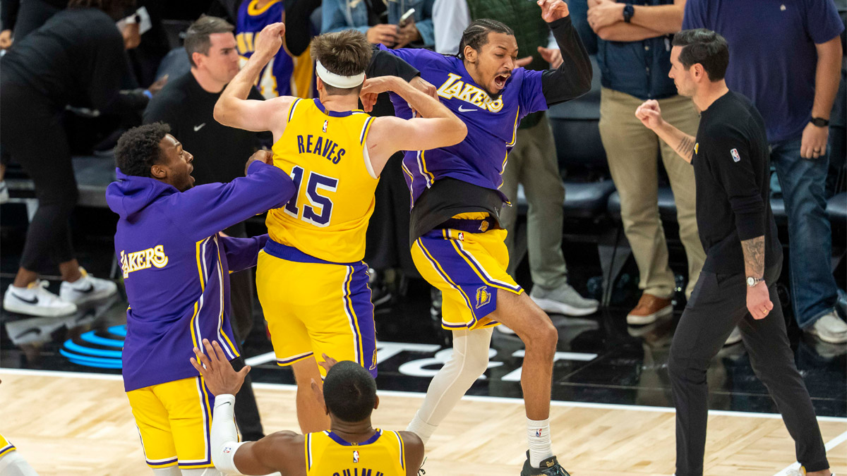 Austin Reaves anota la canasta ganadora en Minnesota