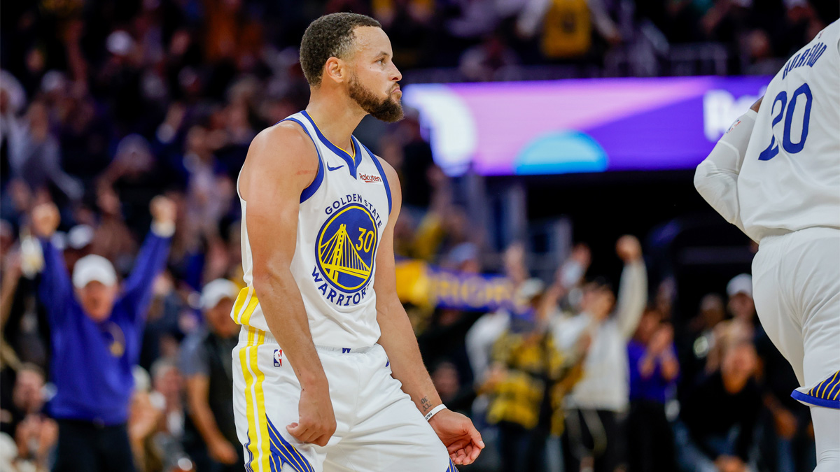 Curry celebra un triple decisivo