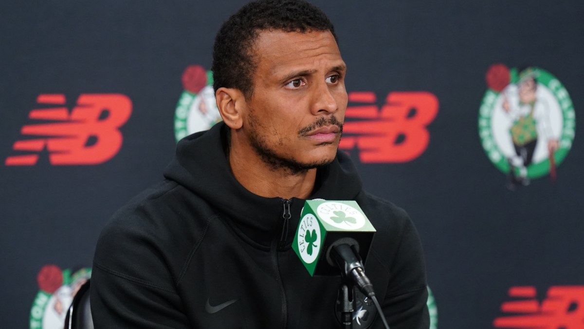 Joe Mazzulla, durante una rueda de prensa con los Boston Celtics.