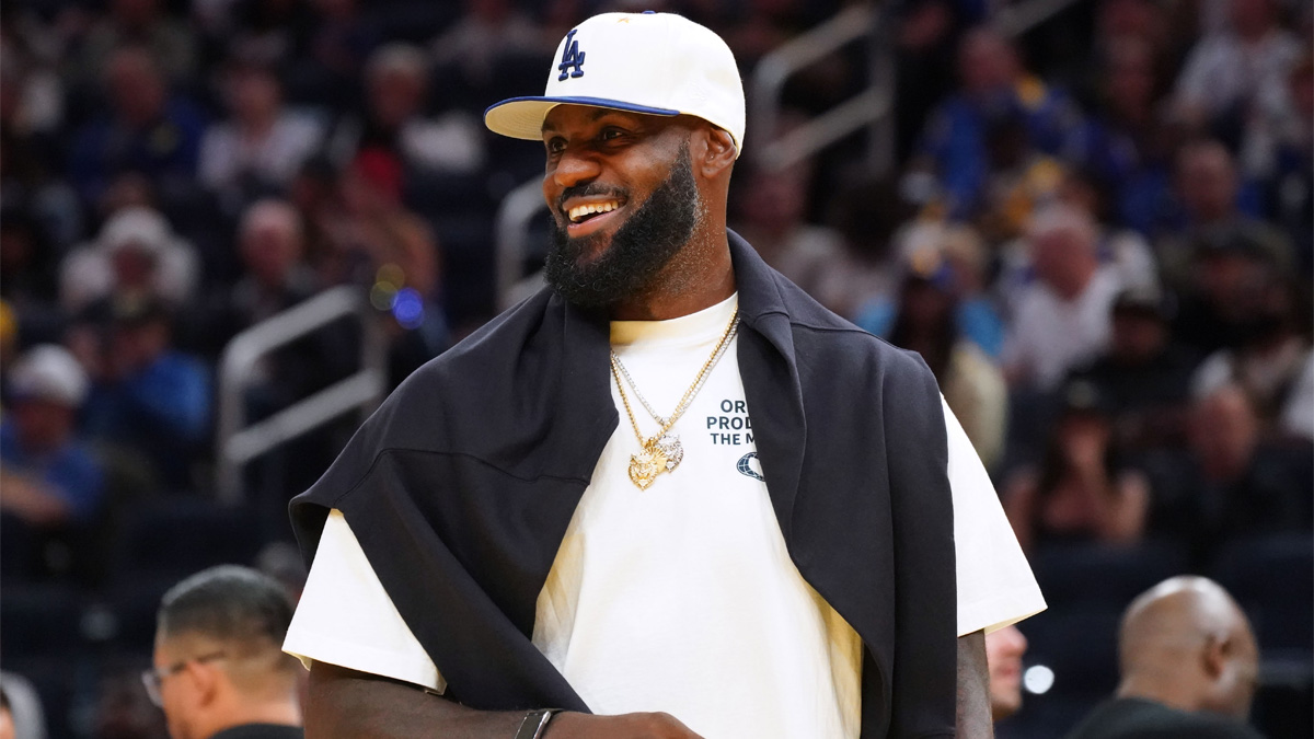 LeBron empieza la temporada lesionado